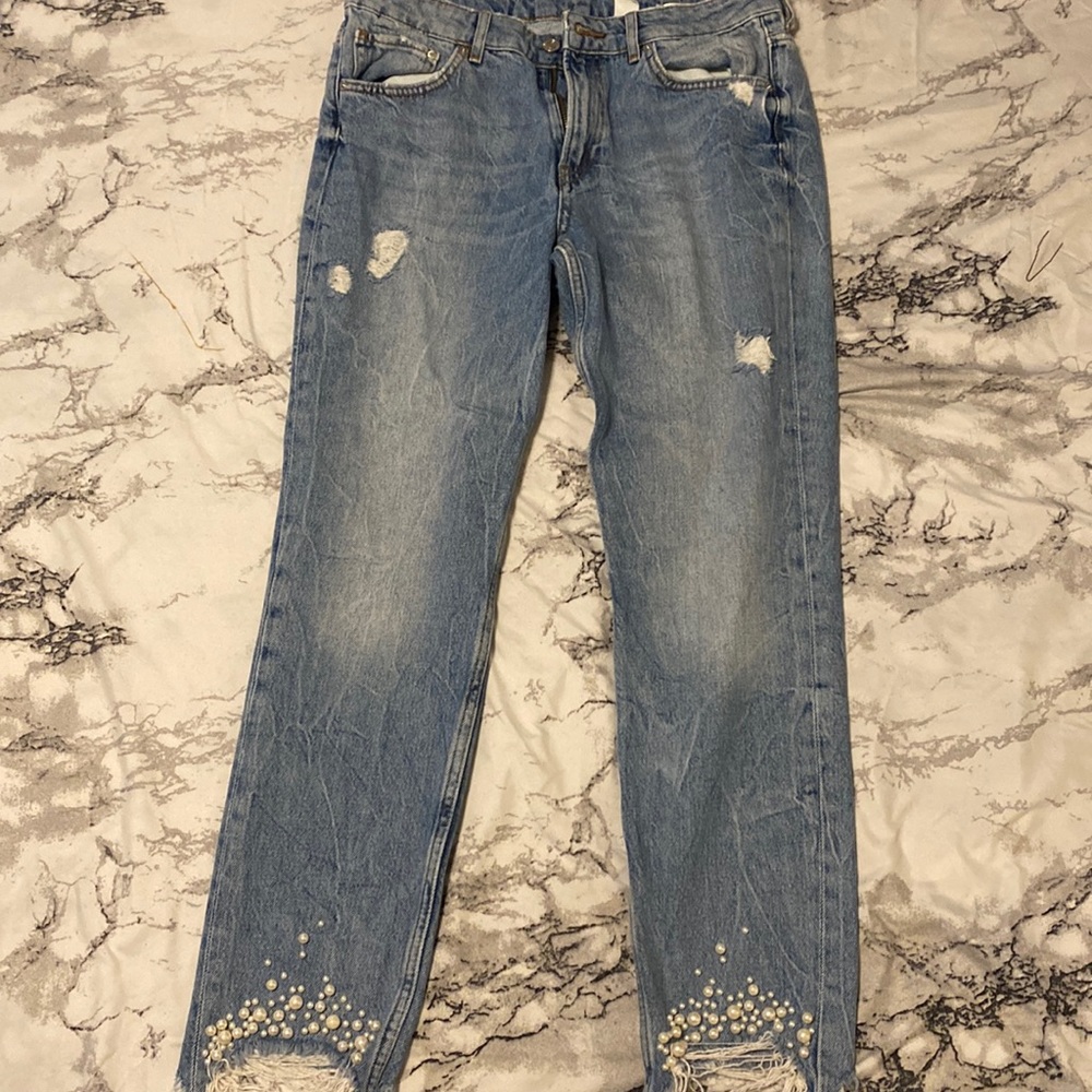 H&M women’s Pearl embroidered jeans, sz 30 girlfriend fit. Worn once